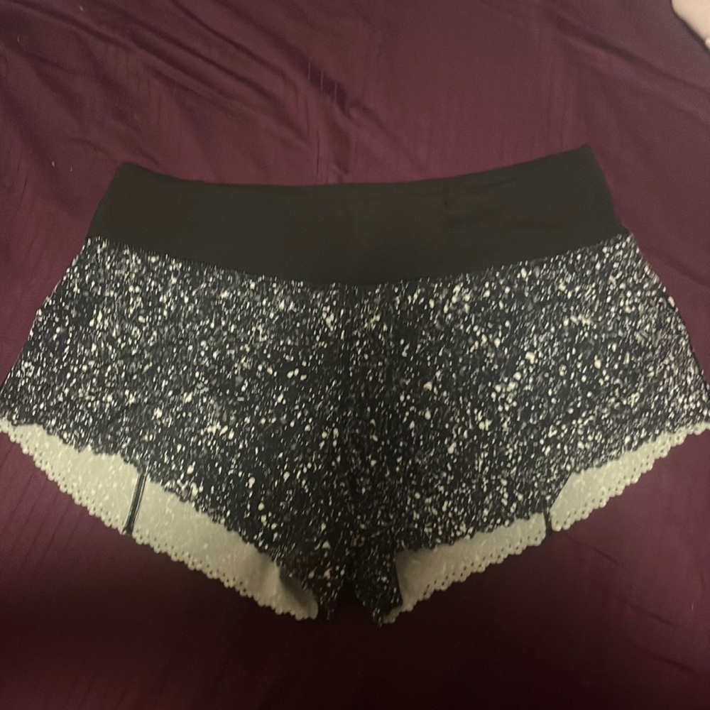 Lululemon Fast as Light Short size 6 EUC